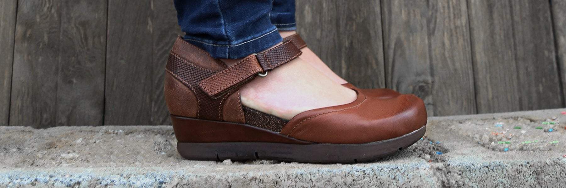 Travel Shoes for Women Comfort Style OTBT Globe Trotter Page