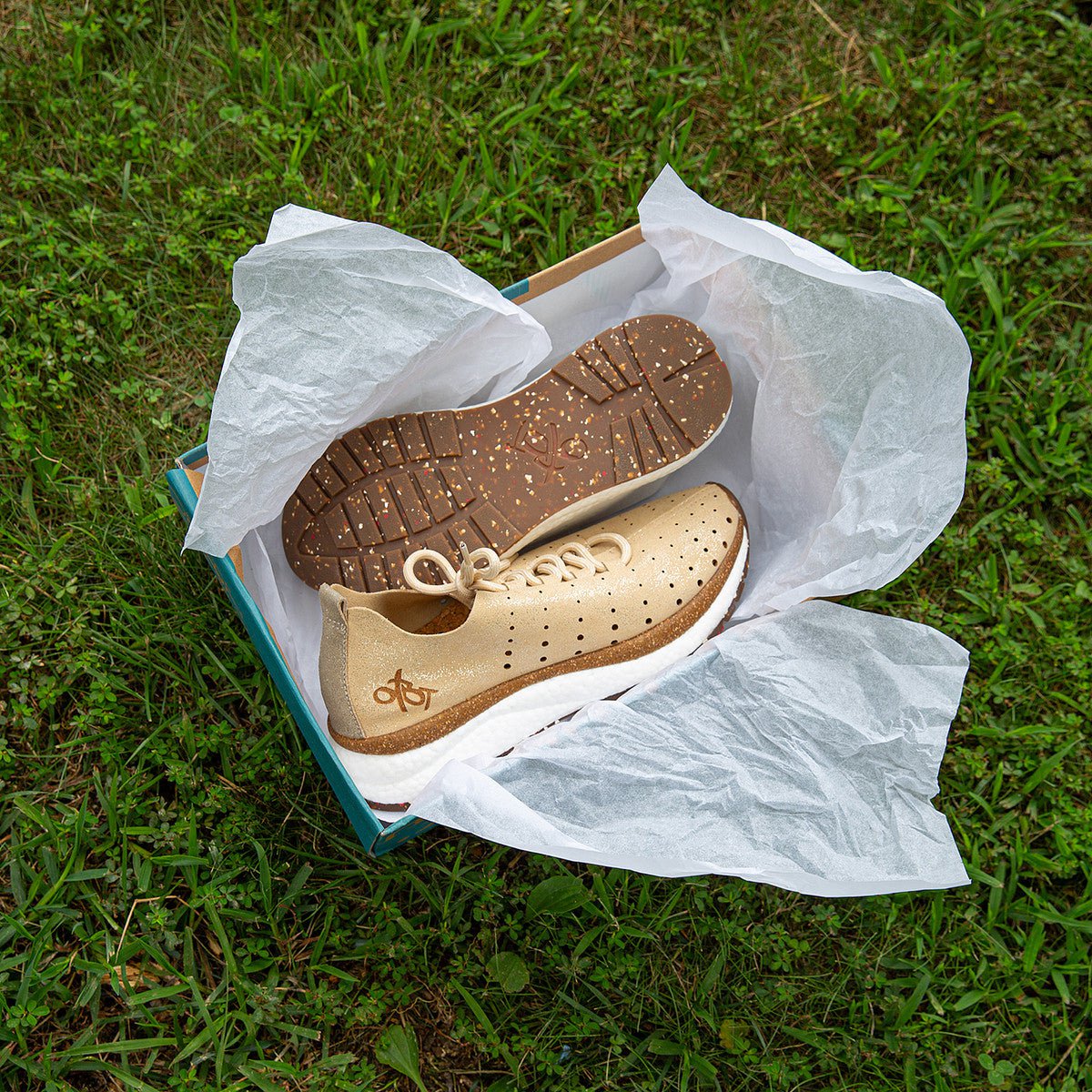 ALSTEAD in GOLD Sneakers