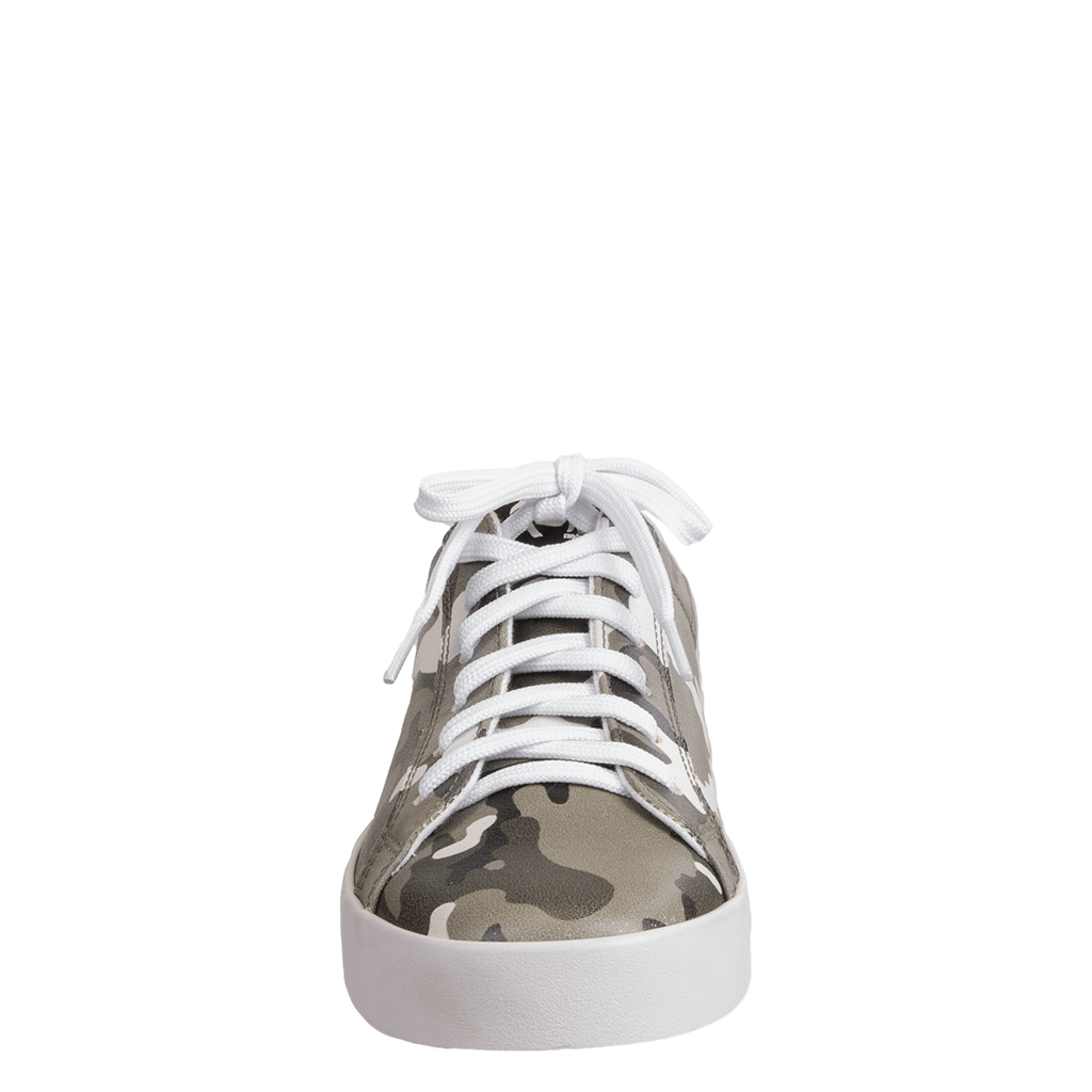 Camo womens 2025 tennis shoes