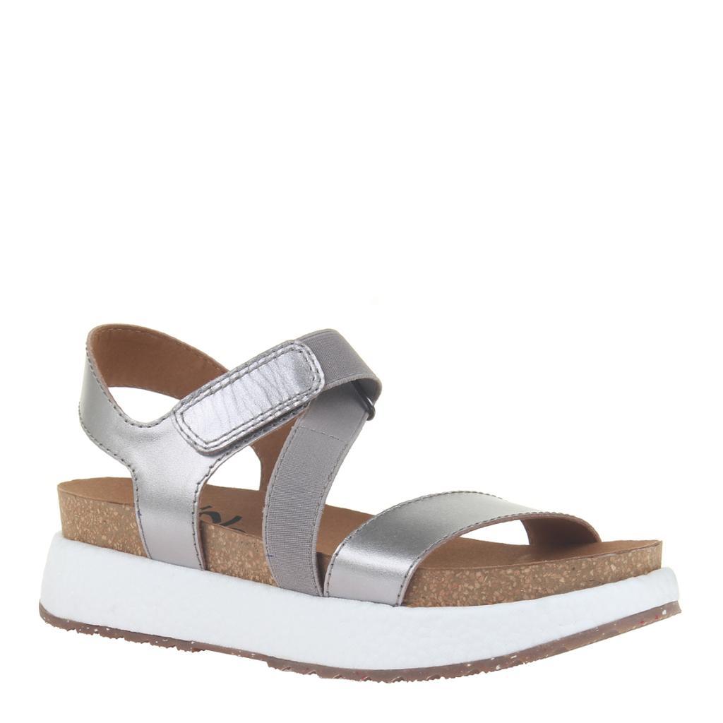 G by GUESS Dodge Gold Metallic Strappy Studded Platform Wedge Sandals Sz 6  | eBay